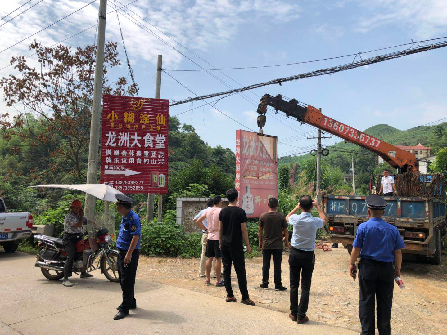宋家桥街道开展房前屋后村道沟渠清洁行动