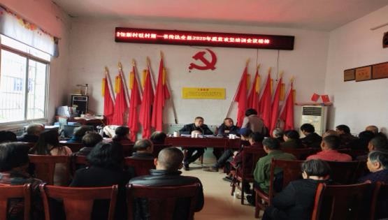 增佳新村召开贫困户会议,凝心聚力打赢脱贫攻坚战