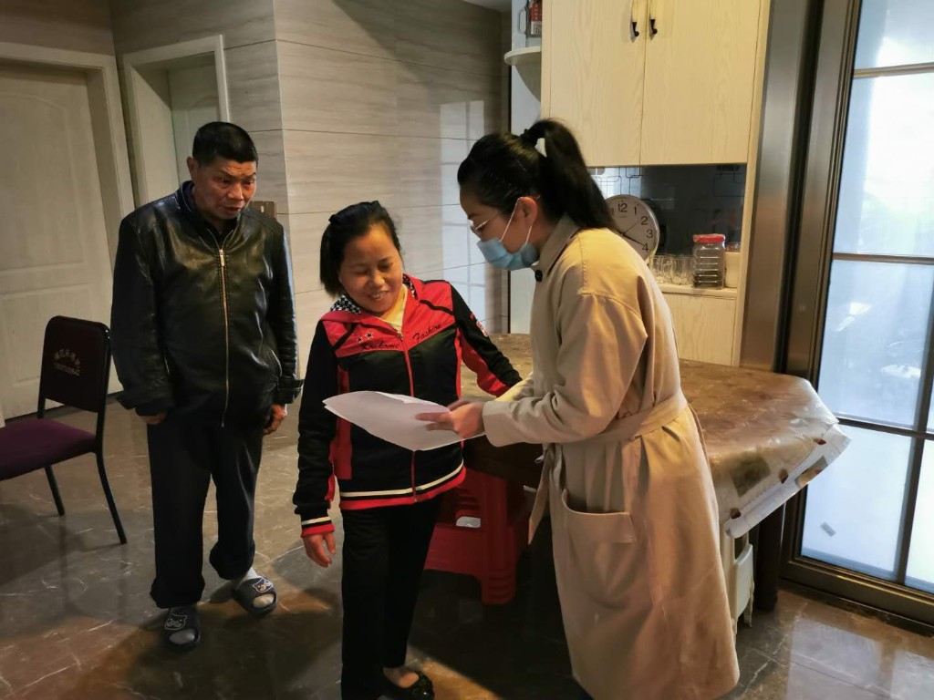 区残联：发放防疫包和购书卡 关爱困难残疾人