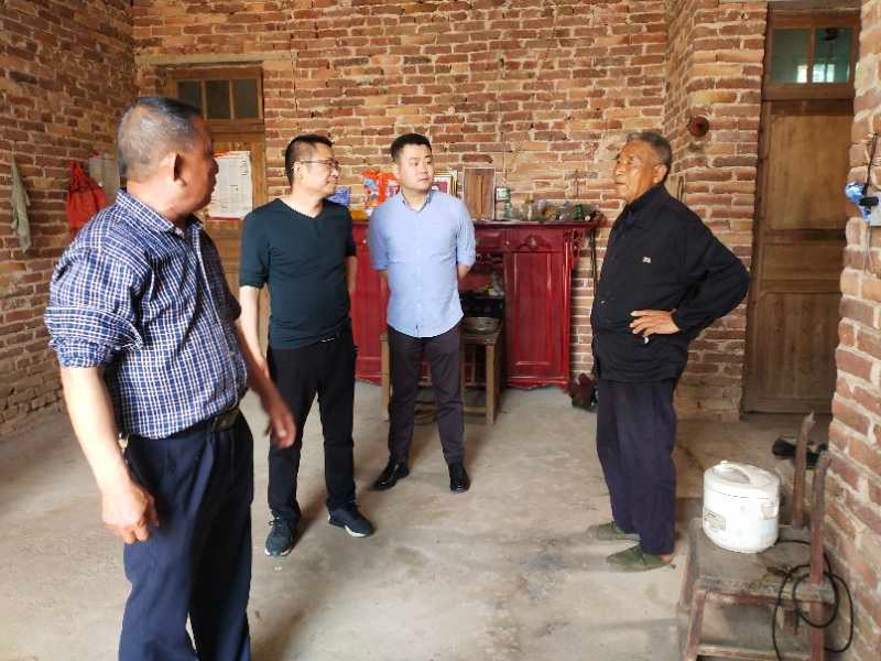 产业扶贫好政策，抓好落实勤走访