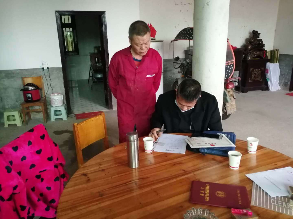 真心真情助脱贫 感恩帮扶送锦旗 攸县市场监督管理局助力产业扶贫