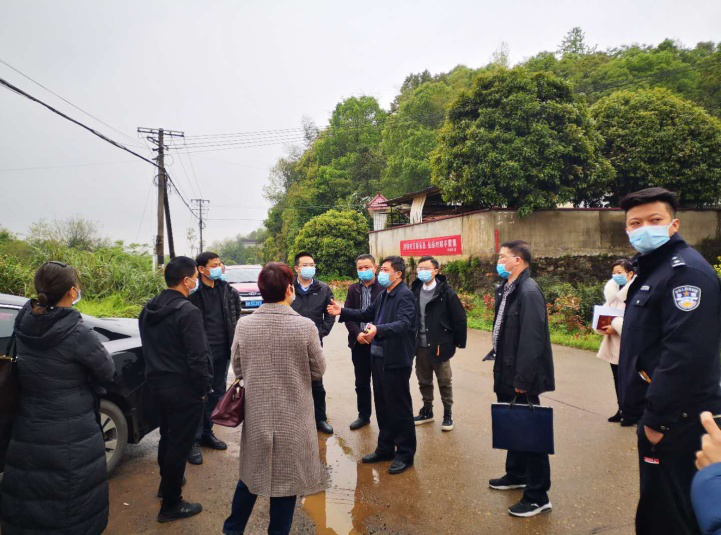 株洲市森林公安局一行到宋家桥办事处督查指导森林防火工作