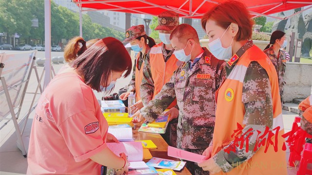 株洲市住建局（人防办）开展5.12宣传教育活动