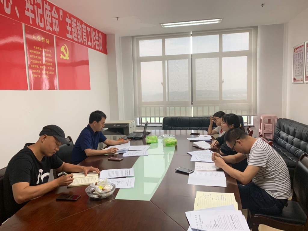 县委编办传达学习全县三级干部会议精神