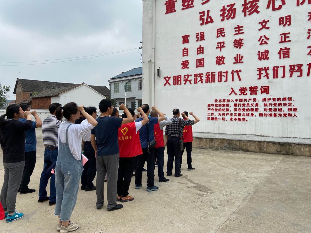 科工信局开展学习全国道德模范主题党日活动