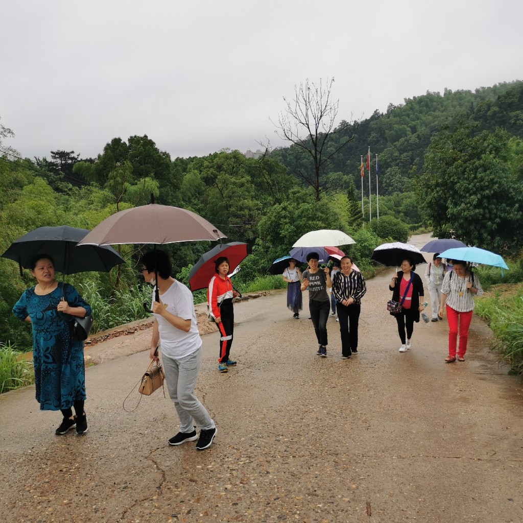 巾帼建功 快乐统计 —市统计局组织女干部赴秋瑾故居、九郎山开展女工活动