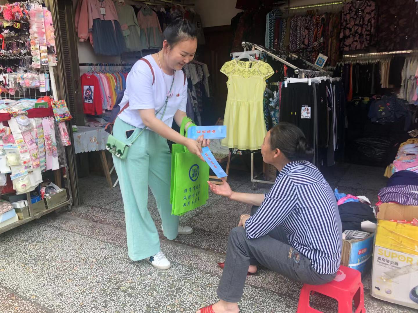 株洲市开展纪念《信访条例》颁布实施 15周年送法下乡活动