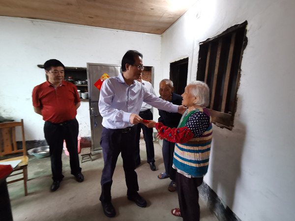 株洲市政协主席蔡溪到攸县调研脱贫攻坚工作