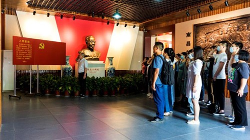 市发展改革委机关第二党支部 与企业支部开展共建暨主题党日活动