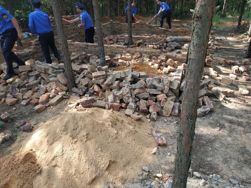 拆违一线：春联街道一处违建被拆除