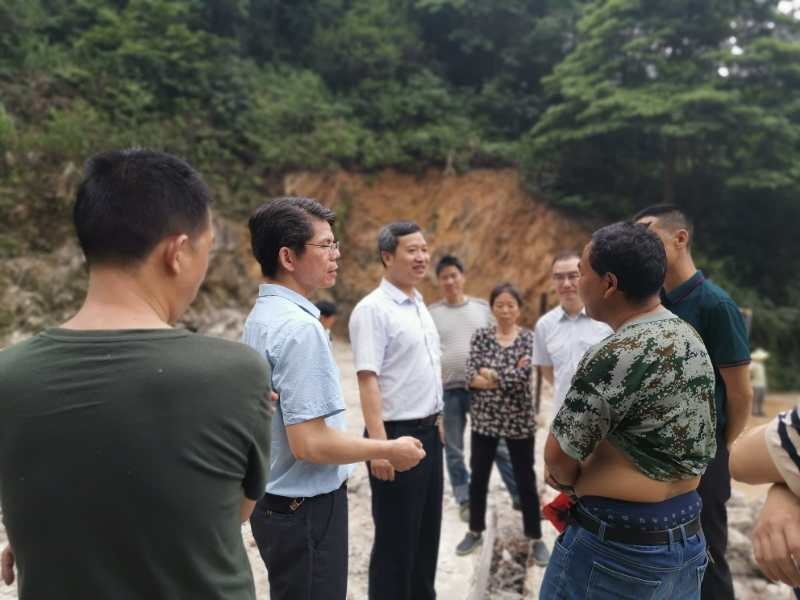 黄升阳赴八斗村调研脱贫攻坚工作