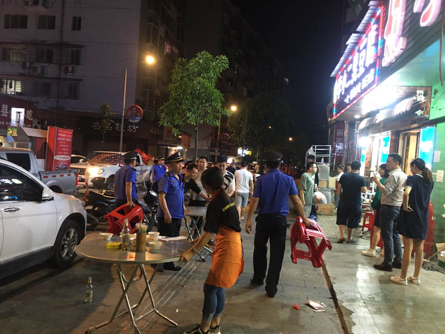 宋家桥街道开展夜宵摊违规经营整治行动