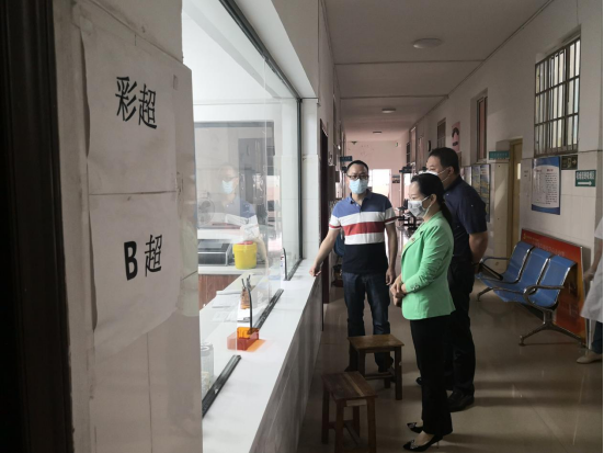 区领导深入基层医疗机构进行走访调研