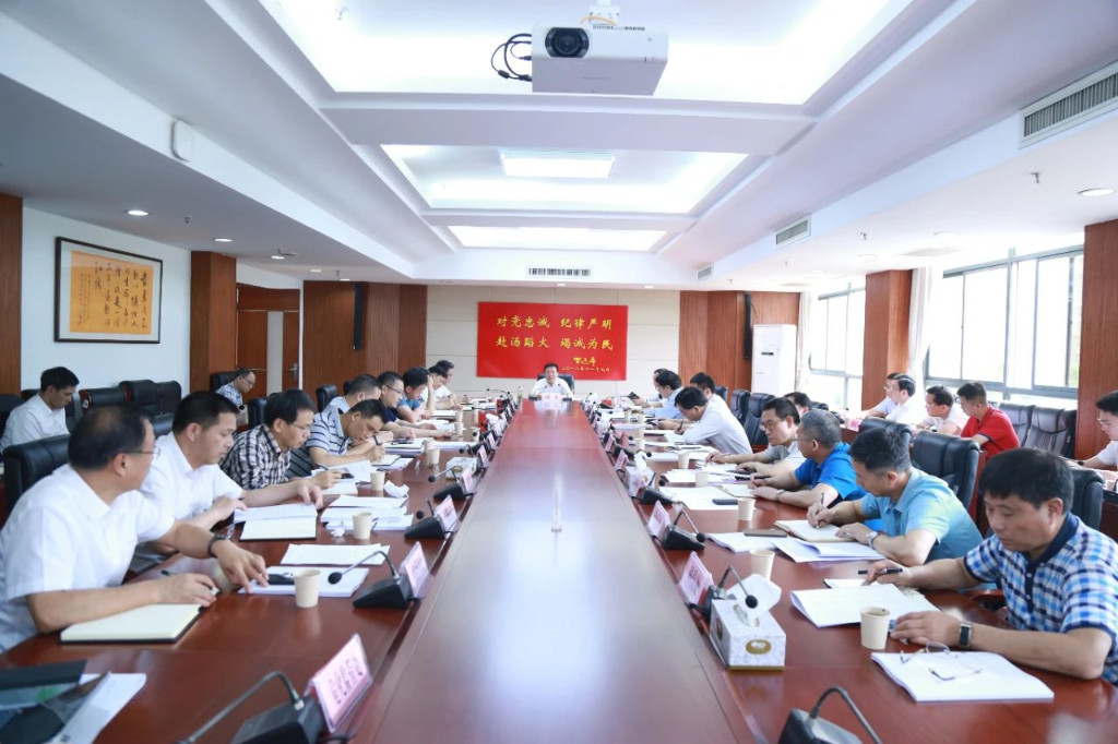 陈飞：始终坚持以人民为中心  有效防范化解安全风险 确保全省安全稳定