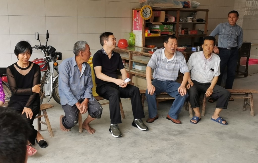 市统计局开展贫困户座谈暨帮扶走访活动