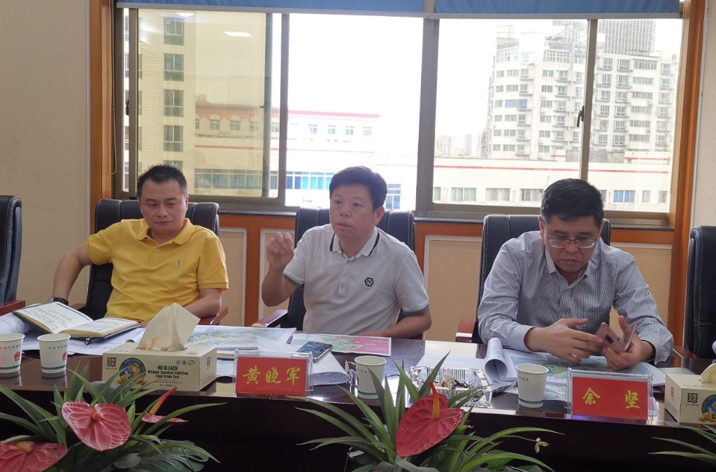 黄晓军一行赴荷塘区现场办公