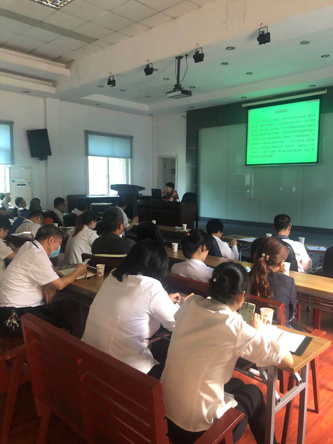 株洲市石峰区普法进企业，有效促进环境监管