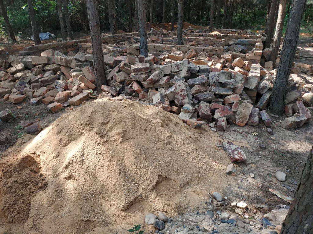 拆违一线：春联街道一处违建被拆除