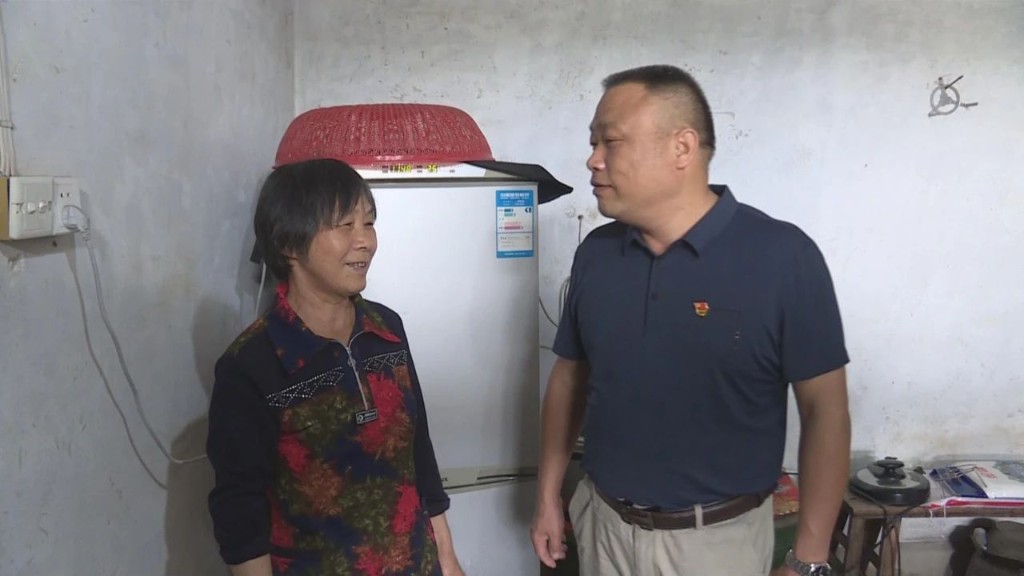 【新区“冲刺双过半”竞赛】 款未到先腾房,大家为何如此信任他?