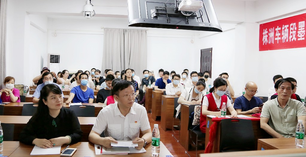 荷塘区文联书法公益讲座走进株洲车辆段