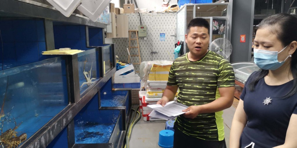 区人民政府副区长蔡滔率区市场监督管理局深入海鲜批发市场、海鲜餐饮店开展督查