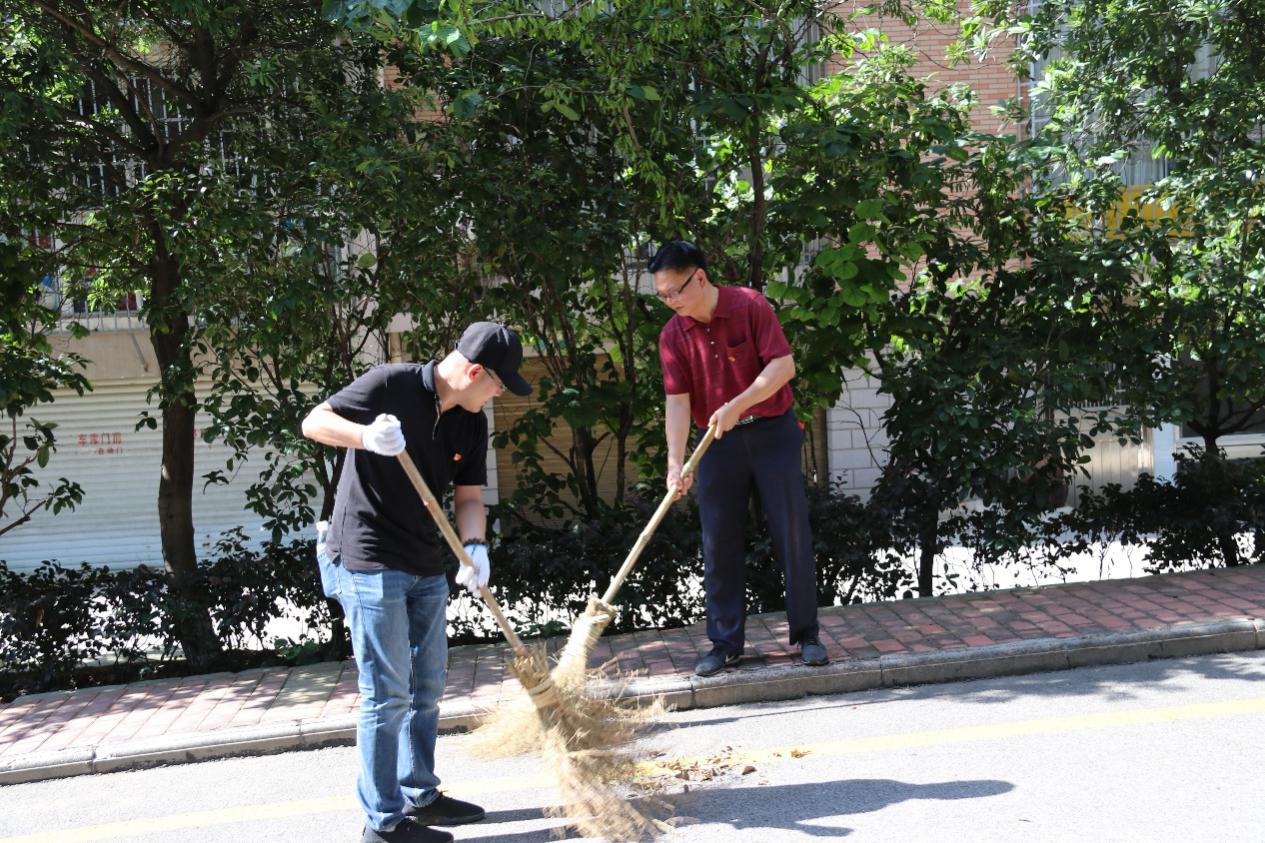 党员进社区，助力创文明