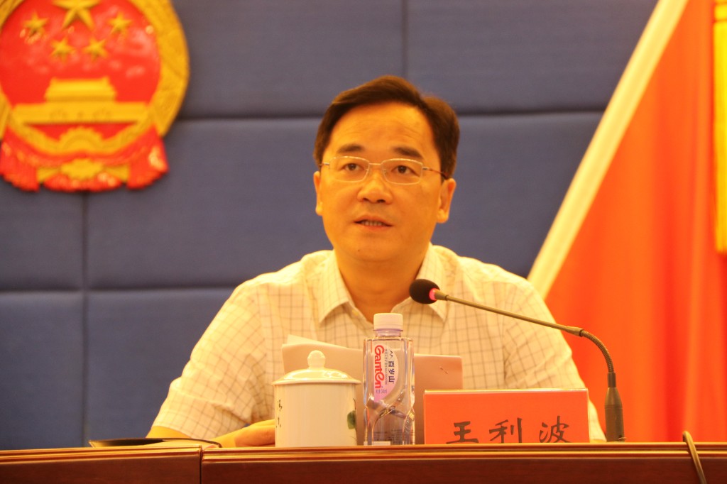 荷塘区召开“产业项目建设年”活动暨“温暖企业”行动推进大会