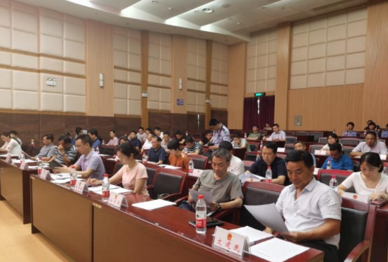 县第十七届人大常委会第三十次会议召开