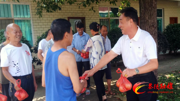 【情暖端午】秩堂镇：爱心人士敬老院送“平安”