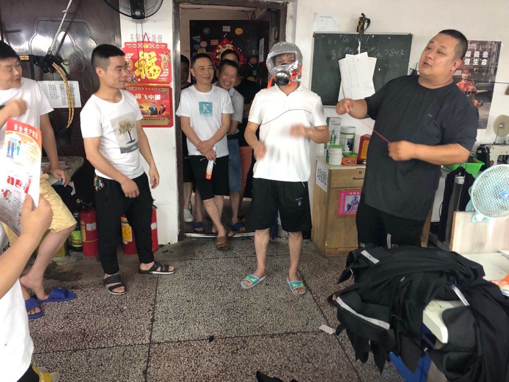 荷塘区市场服务中心深入加工厂开展消防安全知识培训