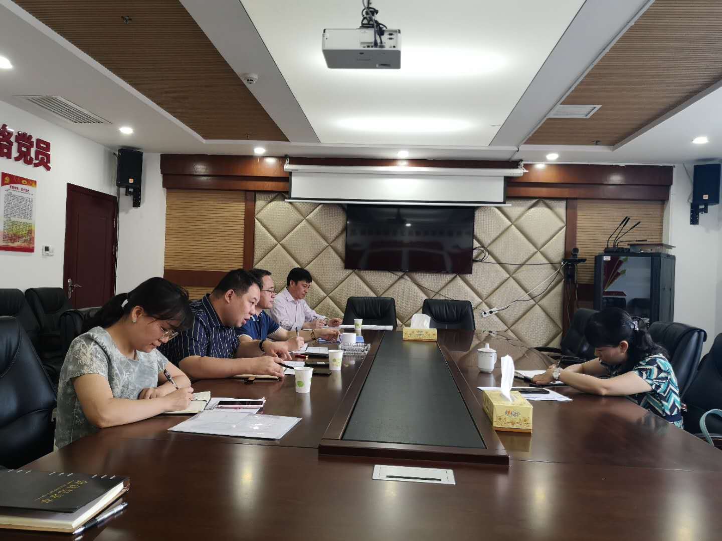 区领导调研常态化疫情防控及国卫复审工作
