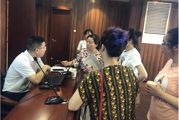 荷塘区举办企业税收优惠政策及个税汇算清缴公益培训