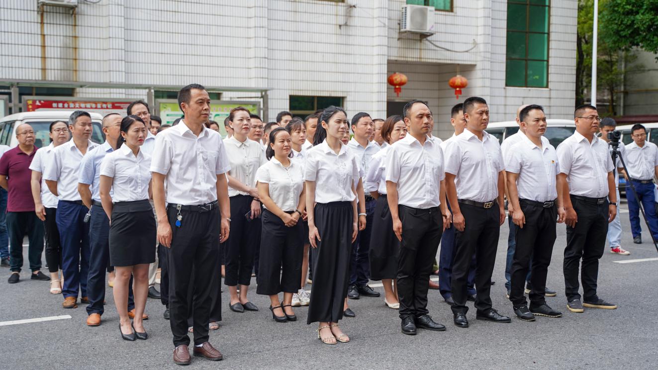 醴陵市生态环境保护综合行政执法局、醴陵市生态环境保护综合行政执法大队、株洲市醴陵生态环境监测站举行揭牌仪式