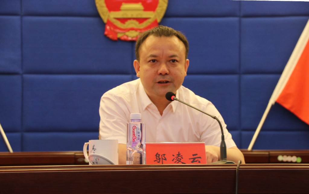 荷塘区召开“产业项目建设年”活动暨“温暖企业”行动推进大会