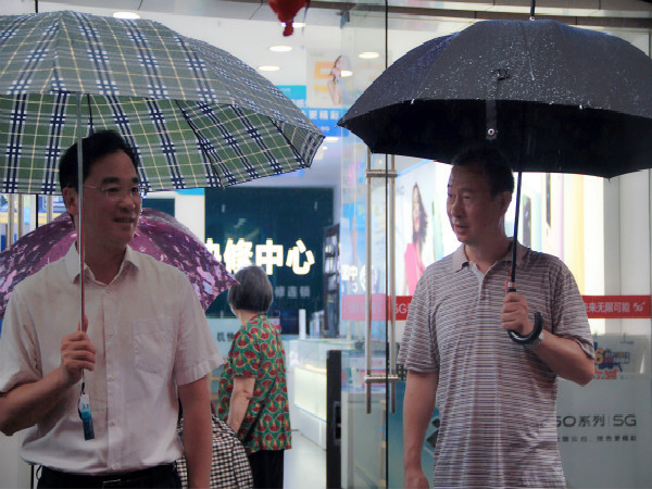 大雨难阻禁毒热情，荷塘区开展“6•26”禁毒宣传活动