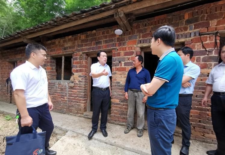 康月林督导省级贫困村脱贫质量“回头看”问题整改工作 强调:紧扣问题抓整改 确保完成决战脱贫攻坚目标任务
