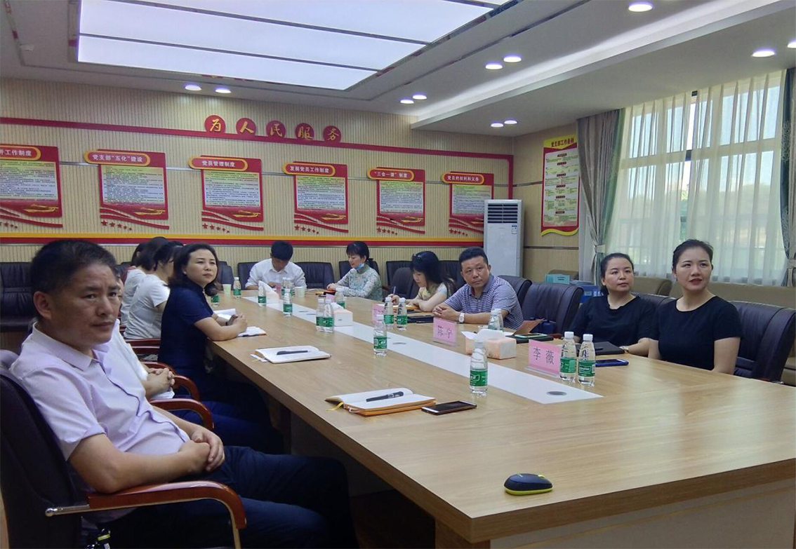 区教育局党委班子深入美的学校座谈