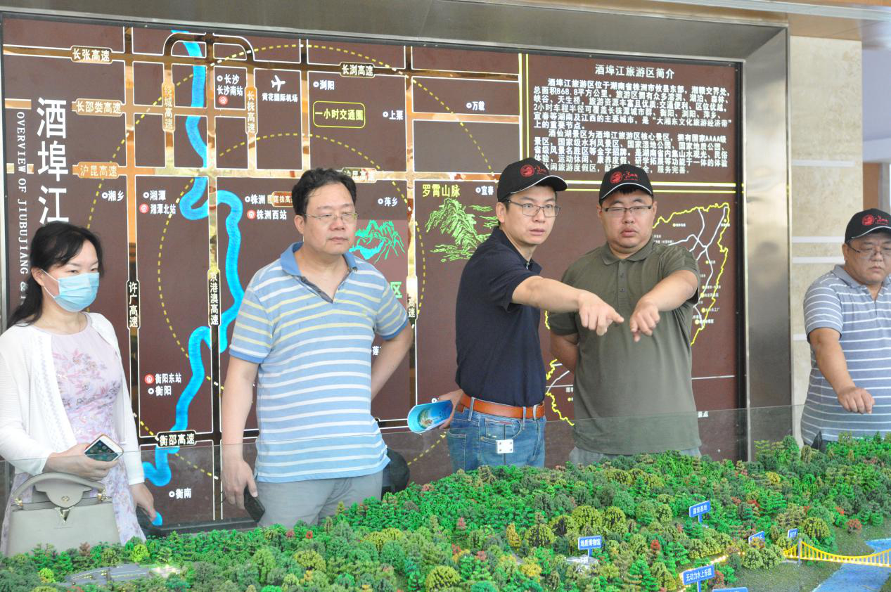 市国资委系统外部董事、监事调研把脉我市重点片区建设