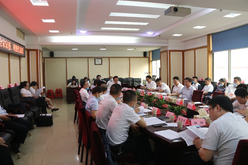 区人大代表团分组讨论，为实现高质量发展出谋划策