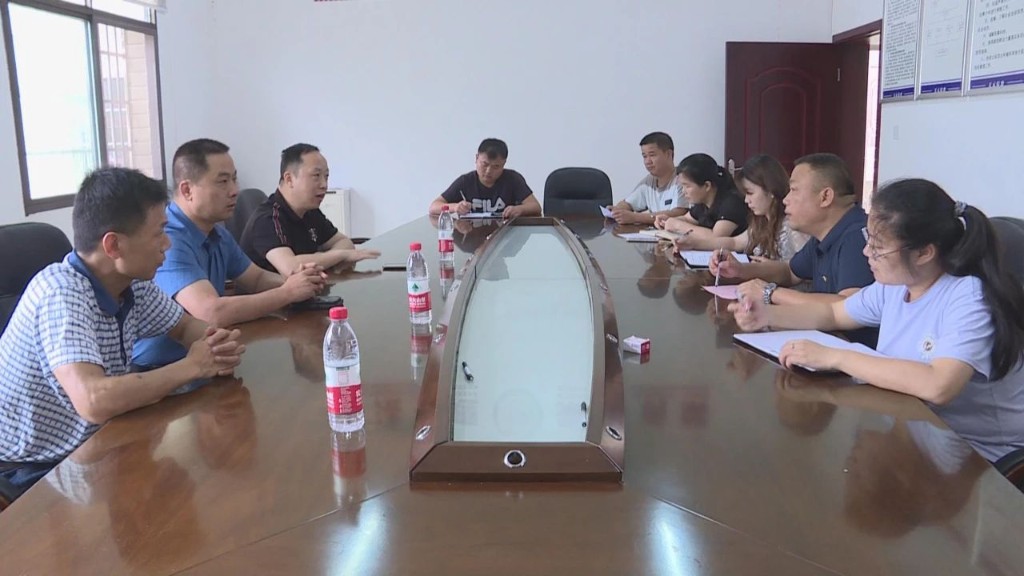 【新区“冲刺双过半”竞赛】 款未到先腾房,大家为何如此信任他?