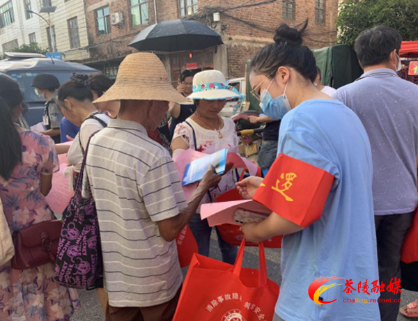 【文明实践在茶陵】严塘镇扮靓集镇不停歇，大力推动文明创建