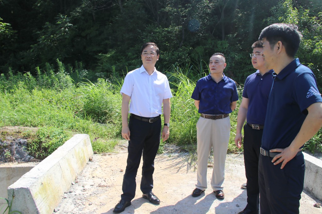 荷塘区总河长王利波带队巡河