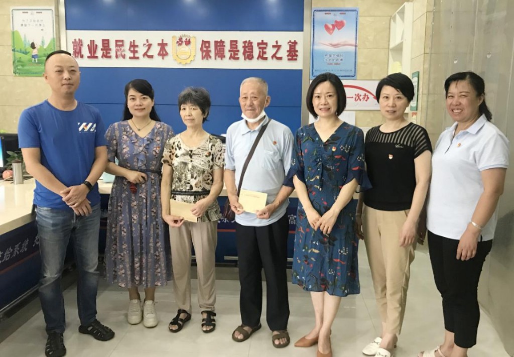 区文联、区红十字会到联点社区慰问困难老党员