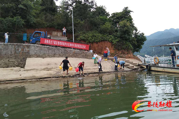 龙下局开展水生物种增殖放流活动