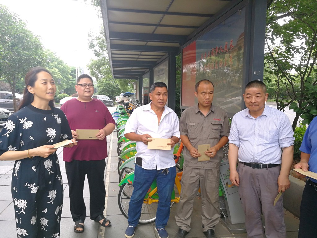 市发展改革委到“双联帮扶”企业走访慰问困难职工