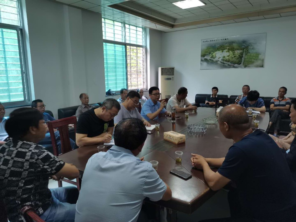 鸾山镇召开产业发展座谈会