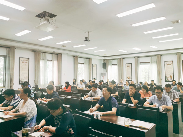 株洲市审计局党组书记、局长刘方为全局党员干部上专题党课