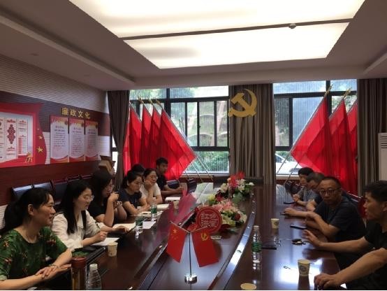 审计监督与服务并重 规范学校装备管理