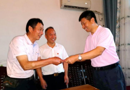 市委副书记王洪斌来攸走访慰问老党员