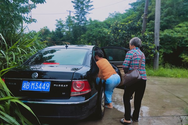 明照街道：组织一切力量 全力抗洪救灾